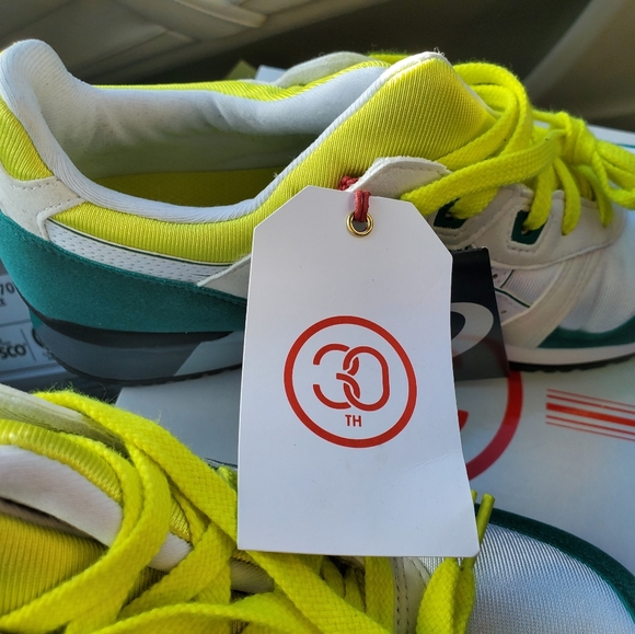 ASICS - Picture 9 of 10